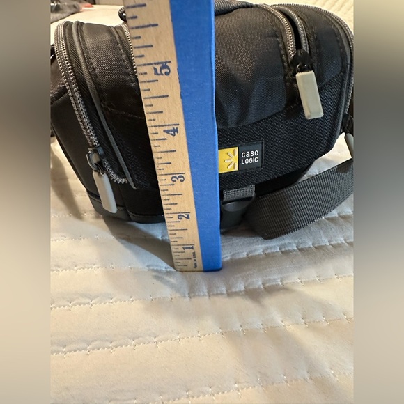 Case Logic Medium Camera Bag Case w/shoulder strap - Picture 7 of 8